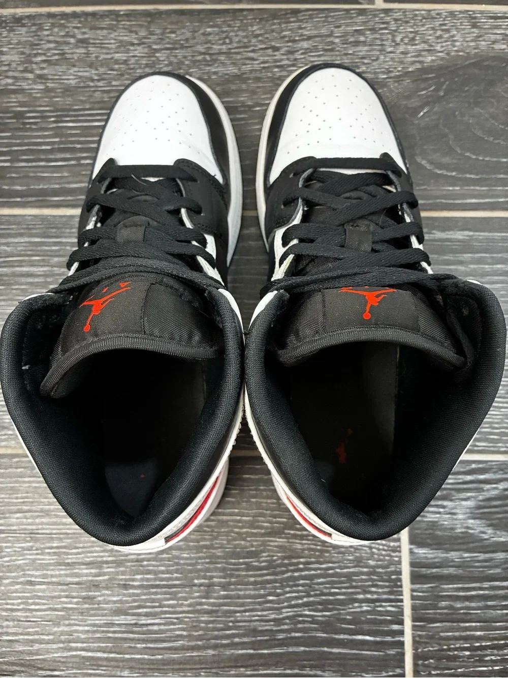 Jordan 1 Mid (GS) Black/Chile Red-White - Picture 8 of 10